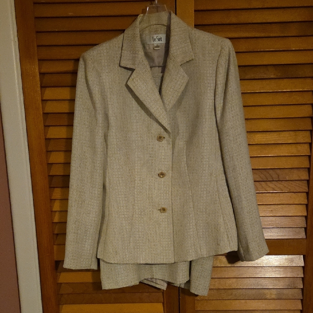 Le Suit Women's Beige Blazer